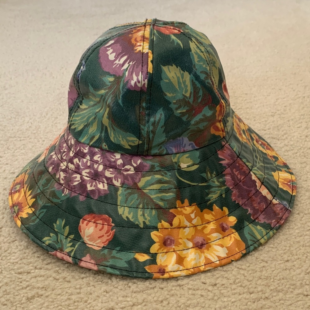 Vintage 90’s Nordic House Designs Women’s Floral Rain Bucket Hat Retro